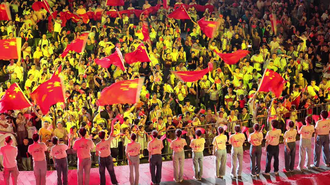 10月1日，万人齐聚浪漫宣恩，一起歌唱祖